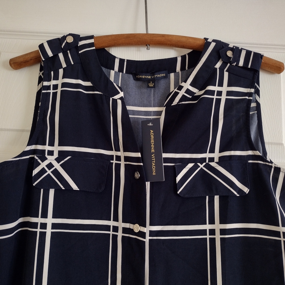 3/$21 Adrienne Vittadini Blue/White Sleeveless Blouse Small